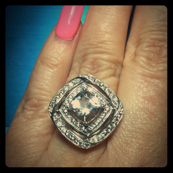 Rarities in Beryl Jewelry - Beautifully Designed Cushion Cut Goshenite on Top